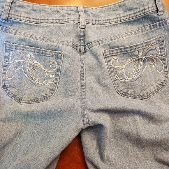 Chico's Midrise Jeans Embellished Pocket Light Wash 0 Reg 30x30.5 EUC - Picture 3 of 12
